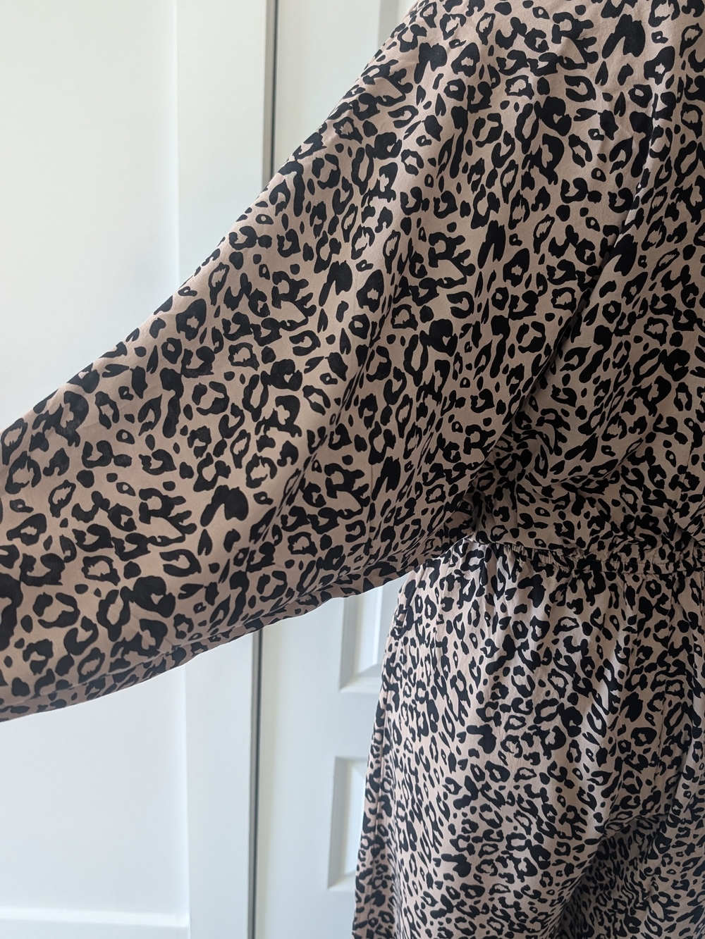 Umgee Leopard-Print V-Neck Jumper in Beige and Black Size M - Picture 4 of 11